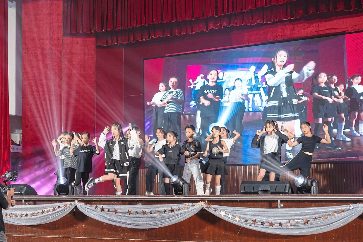 Record-setting RM1.2mil raised at school's 91st anniversary dinner