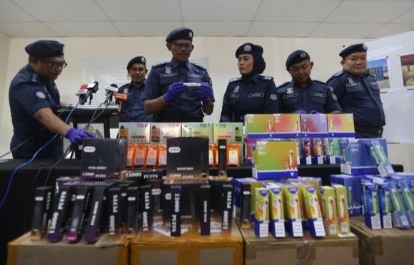 Customs seizes near RM10mil in vapes and liquid