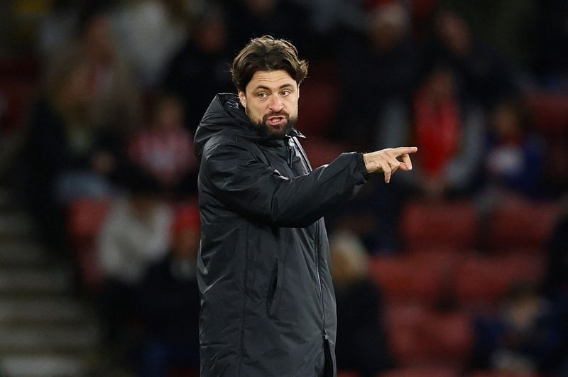Soccer-Rangers appoint ex-Southampton boss Martin as head coach
