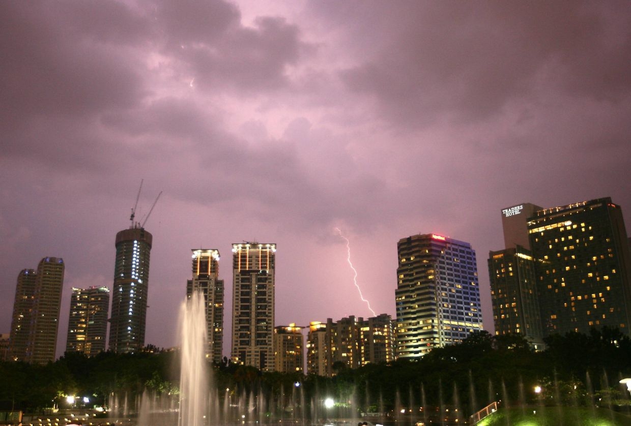 Storm warning: Thunderstorms, heavy rain expected over seven states, KL until 7pm