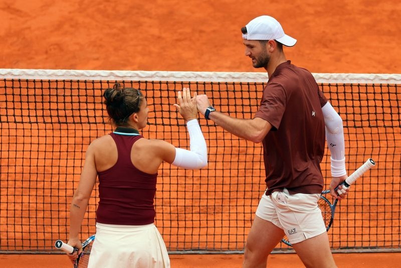 Tennis-Italians Errani and Vavassori cruise to French Open mixed doubles title