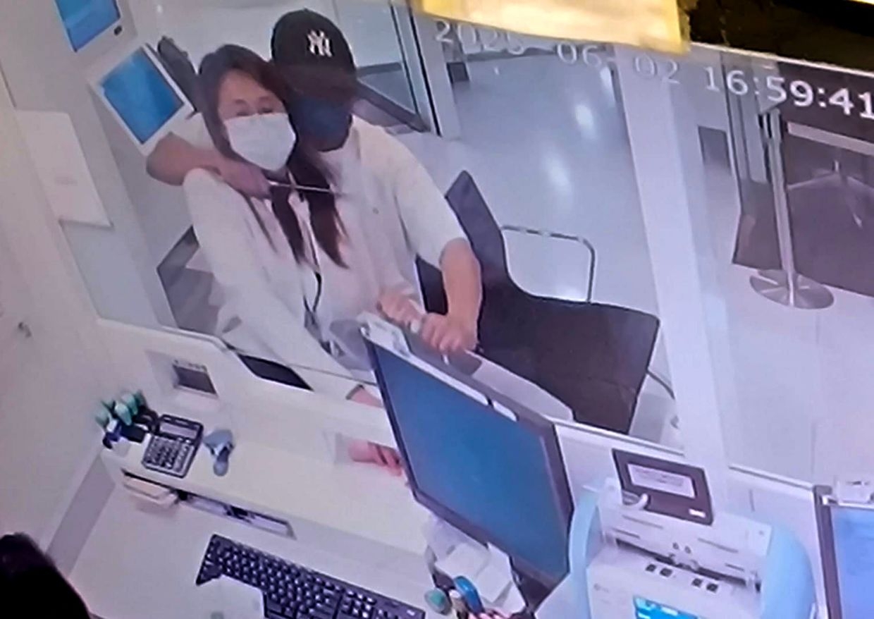 Hong Kong bank robbery suspect's ‘illogical' target sparks online debate
