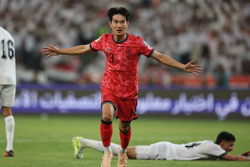 Soccer-South Korea beat Iraq to qualify for 11th successive World Cup