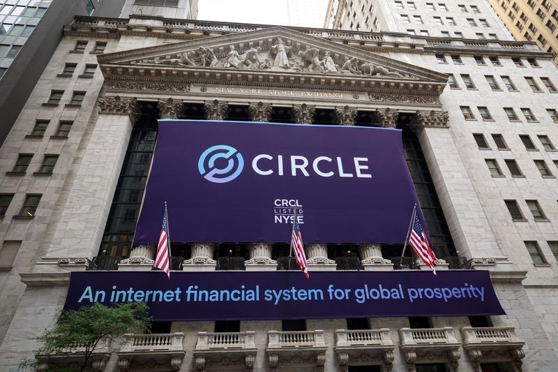Analysis-Stablecoins' step toward mainstream could shake up parts of US Treasury market