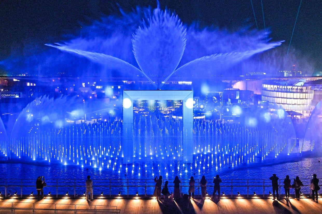 Bacteria halts World Expo water shows
