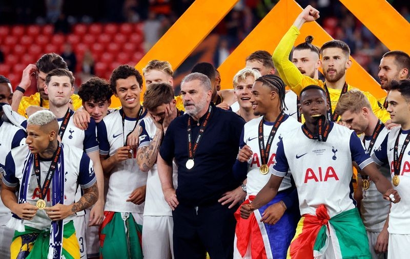 Soccer-Postecoglou changed Spurs narrative, but trophy too little too late