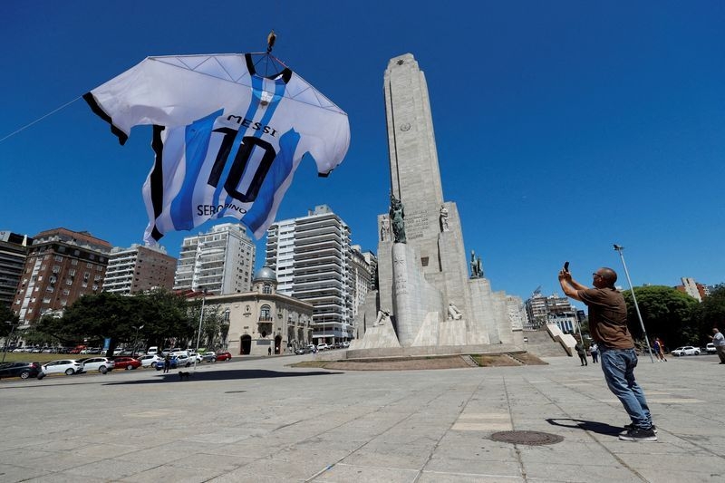 Soccer-Football rivalry gone too far: Argentine club Newell's sanctions 9-year-olds over rival player photo