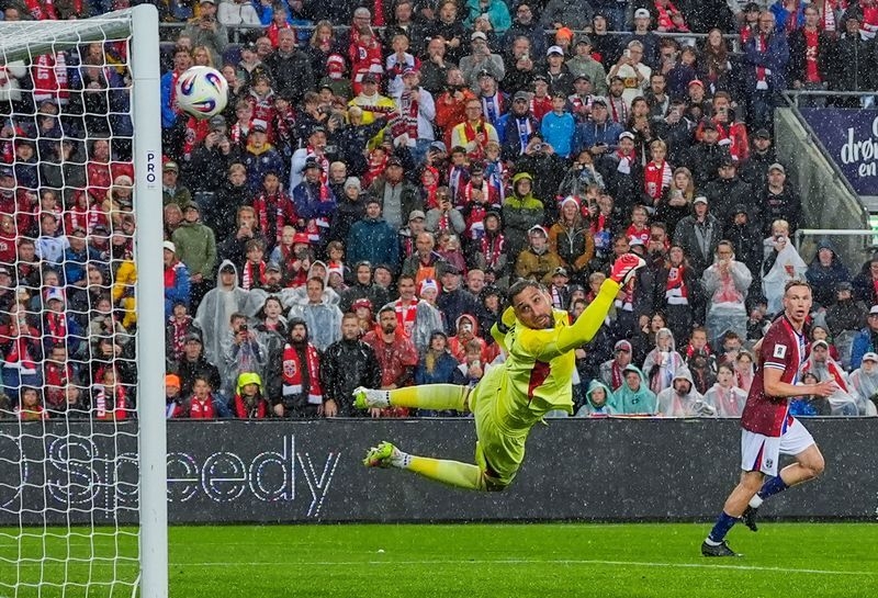 Soccer-Italy already fear missing yet another World Cup after Norway nightmare