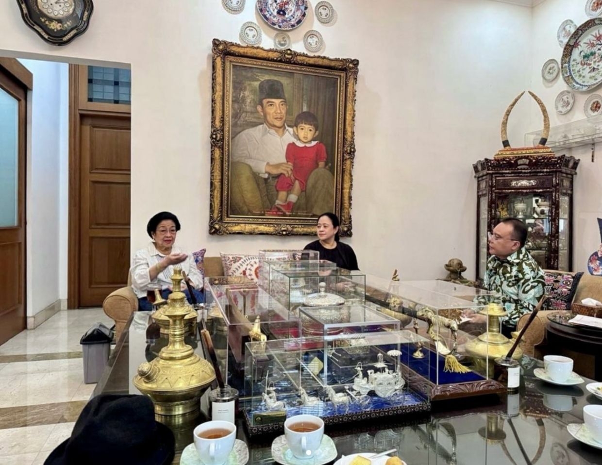Prabowo sends Gerindra officials to meet Megawati, deliver confidential message