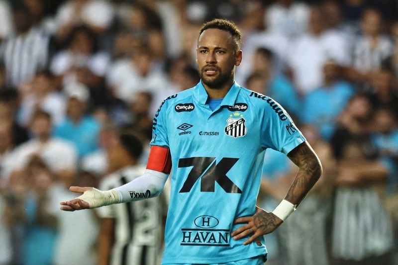 Soccer-Neymar tests positive for COVID-19, Santos say