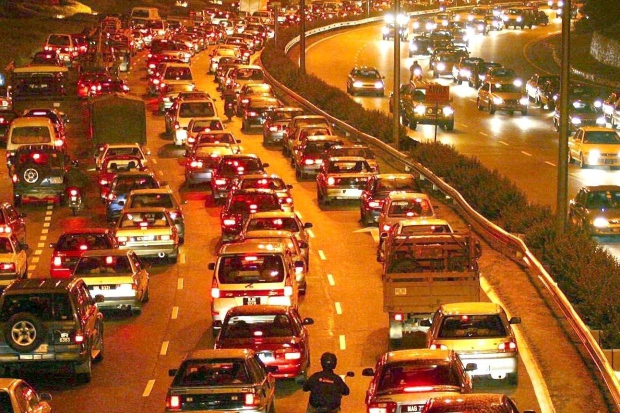 Slow traffic flow on major Klang Valley highways on June 8