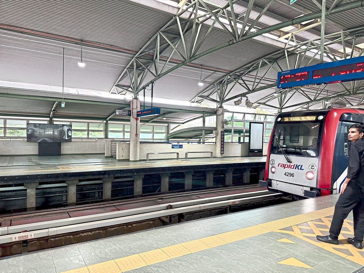 ‘Screen doors at platforms will enhance rail safety'