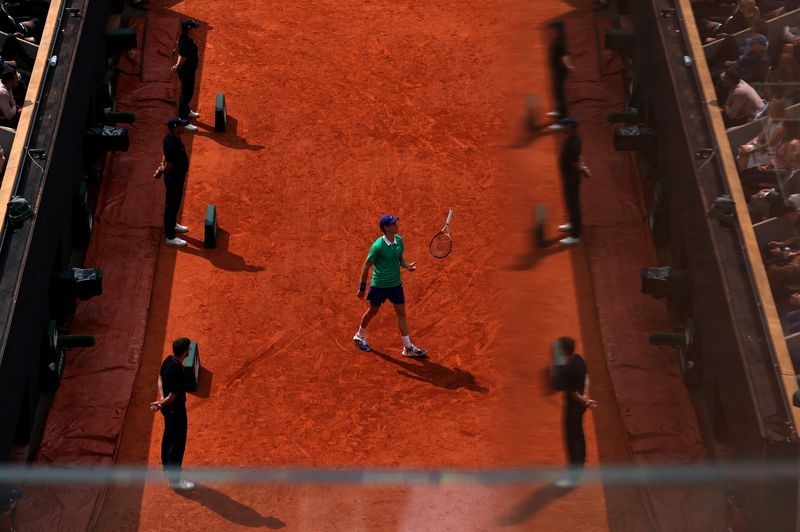 Tennis-Sinner prepares for sleepless night after dramatic loss to Alcaraz at French Open