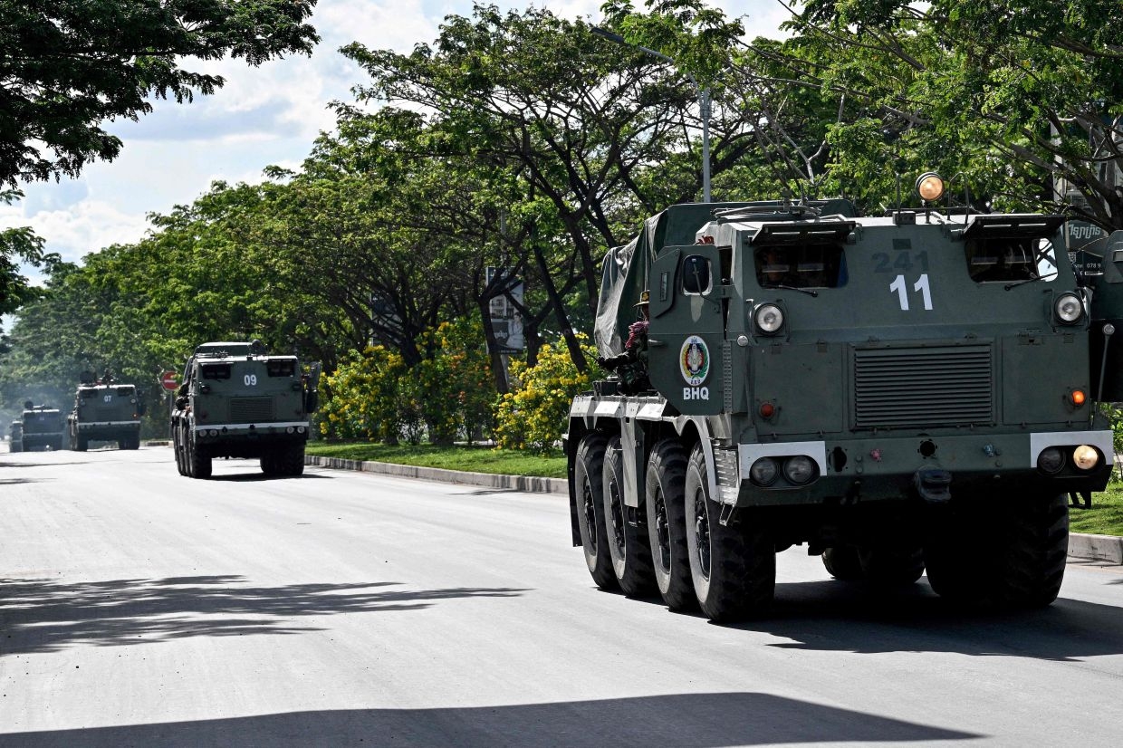 Hun Sen assures Cambodians that military are committed to peace