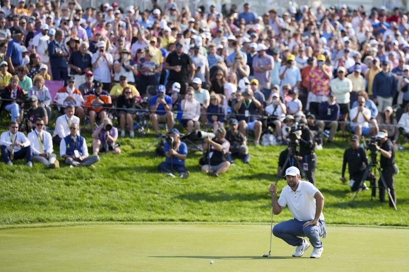 Golf-Scheffler, McIlroy look to tame Oakmont, DeChambeau seeks repeat U.S. Open win