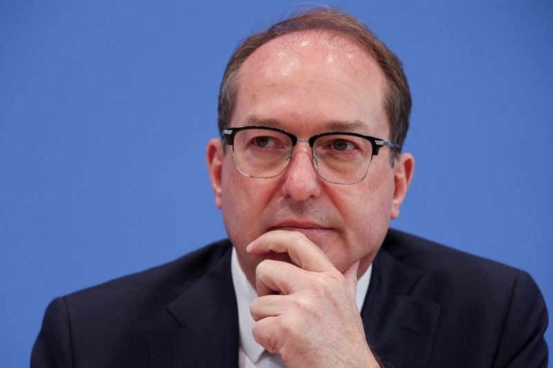 Germany urges Dutch to crack down on citizens' border checks