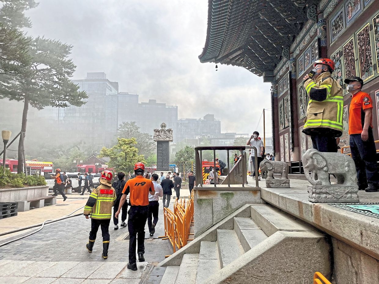 Fire near Jogye temple halted, treasures spared