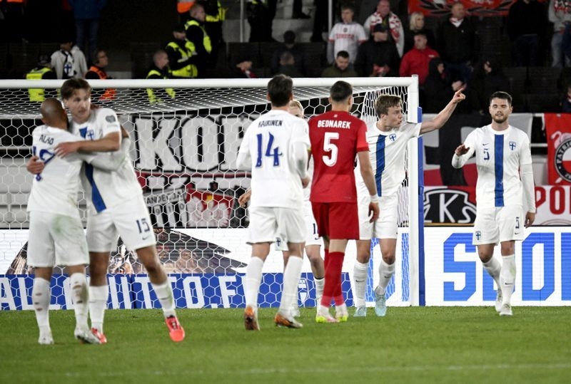 Soccer-Finland go top of qualifying group with 2-1 win over Poland