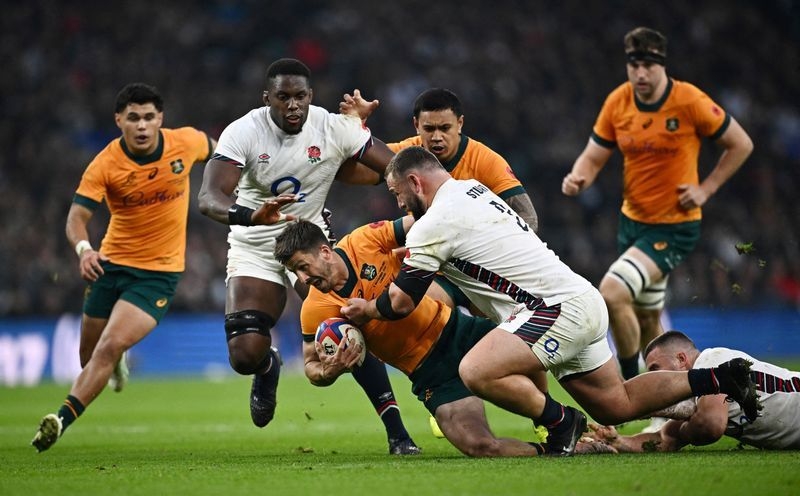 Rugby-Schmidt backs Gordon's skills but no hints on Wallabies captaincy