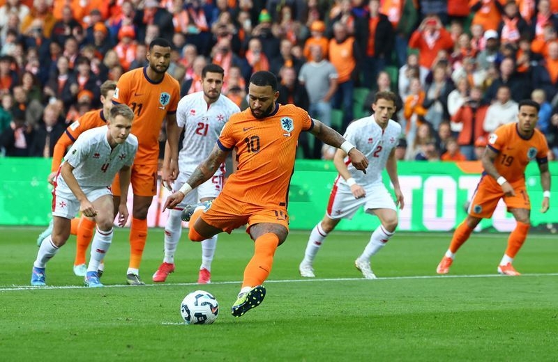 Soccer-Koeman keeps Depay hungry for goals after equalling Van Persie's record