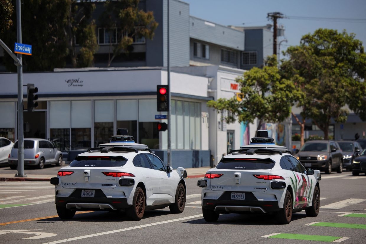 Waymo leads autonomous taxi race in the US
