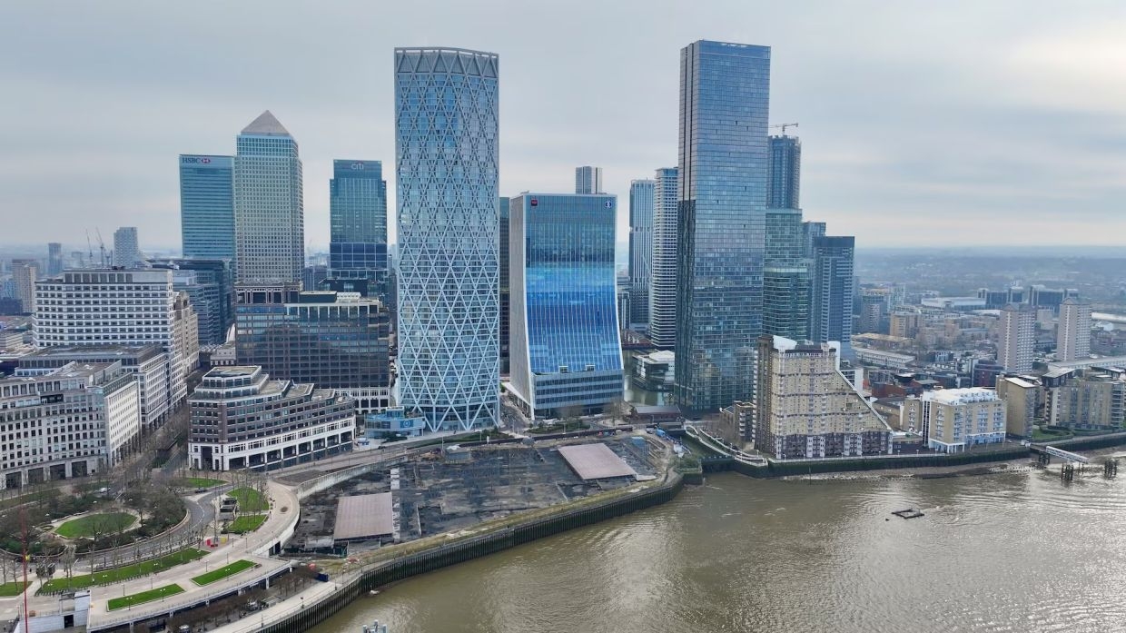 As global tumult grows, UK Plc's stability, bargains appeal to dealmakers