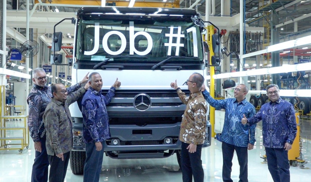 Daimler opens new bus, truck factory in Cikarang