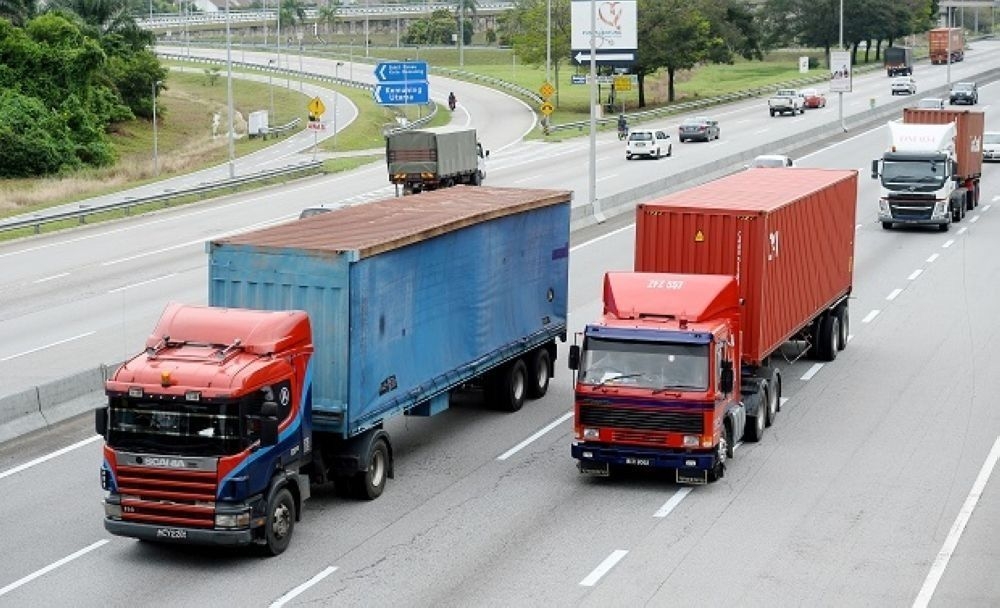 Heavy vehicle speed limiter rule to be enforced from October