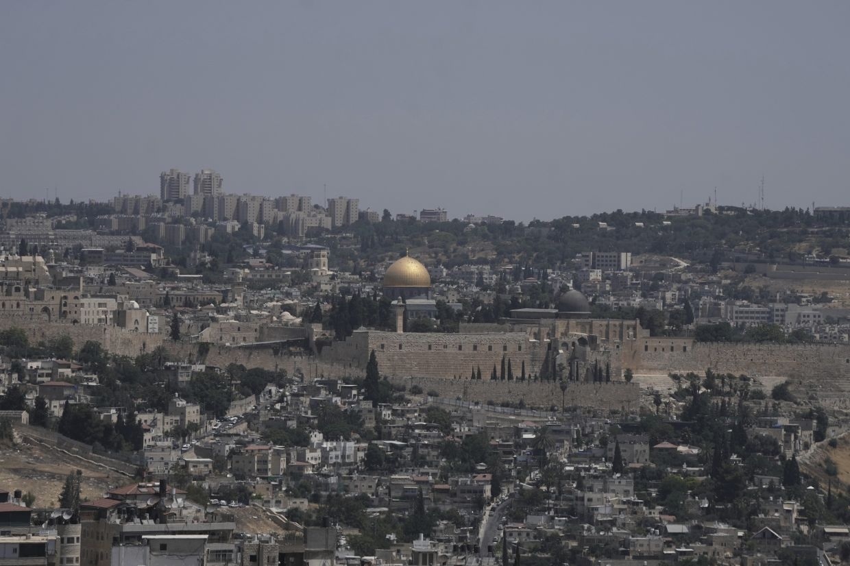 Philippines advises Filipinos in Israel to stay at home amid strikes