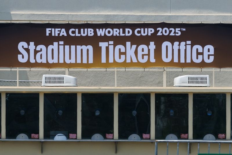 Soccer-'Suited and booted' immigration officials may stoke Club World Cup anxiety