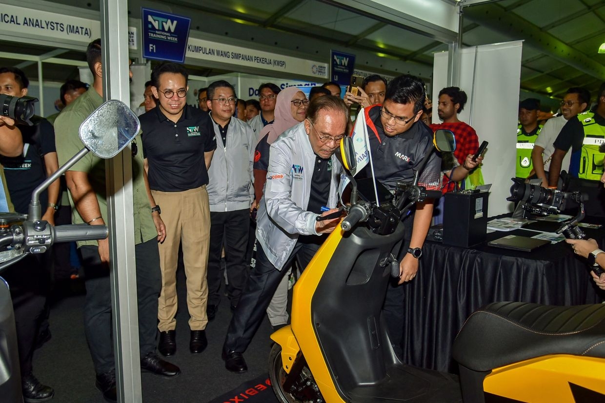 Nearly 400,000 teachers to be trained with AI-powered tools, says Sim