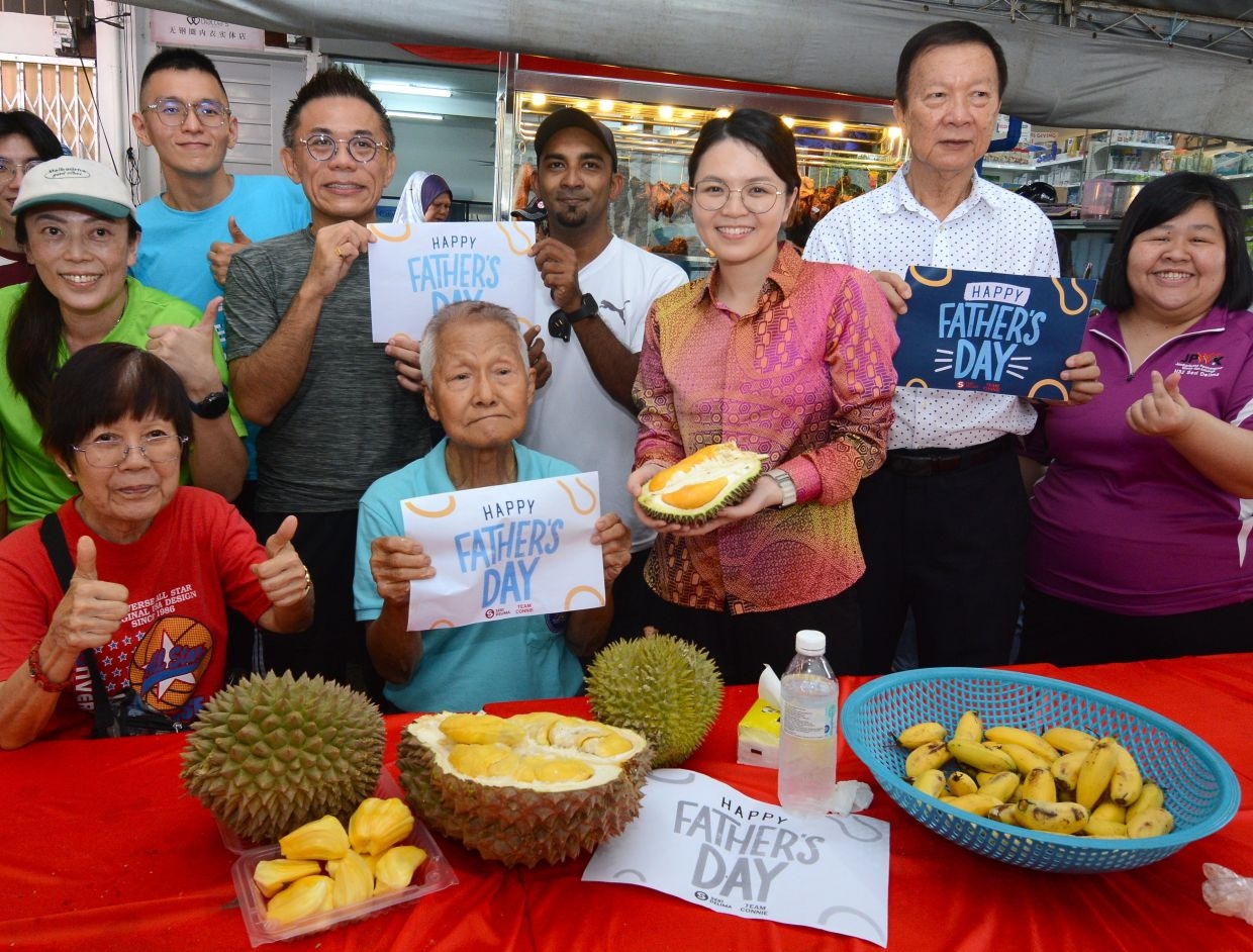 Father's Day durian feast in Seri Delima