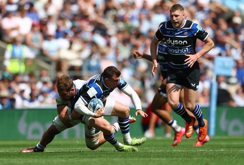 Rugby-Bath survive Leicester scare to end long wait for English title