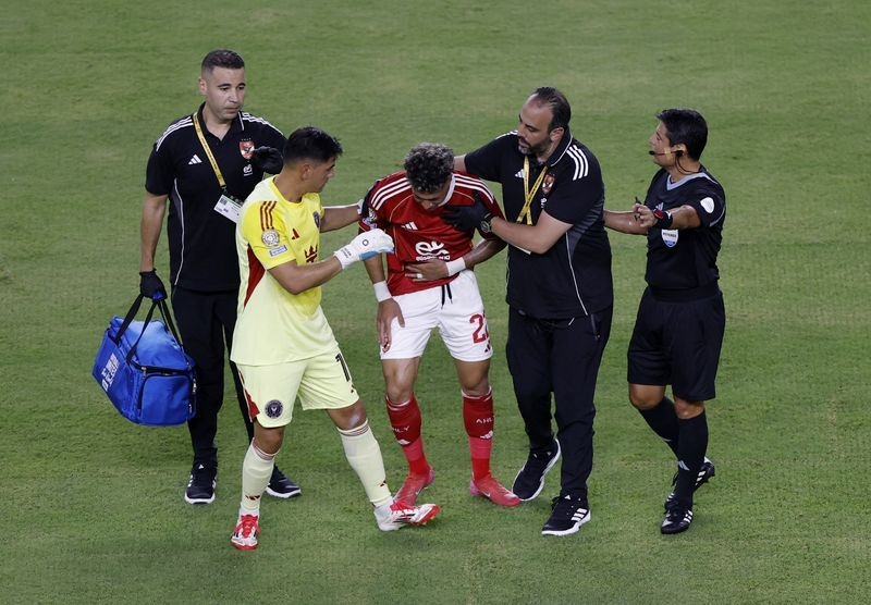 Al-Ahly midfielder Ashour to miss remainder of Club World Cup with broken collarbone