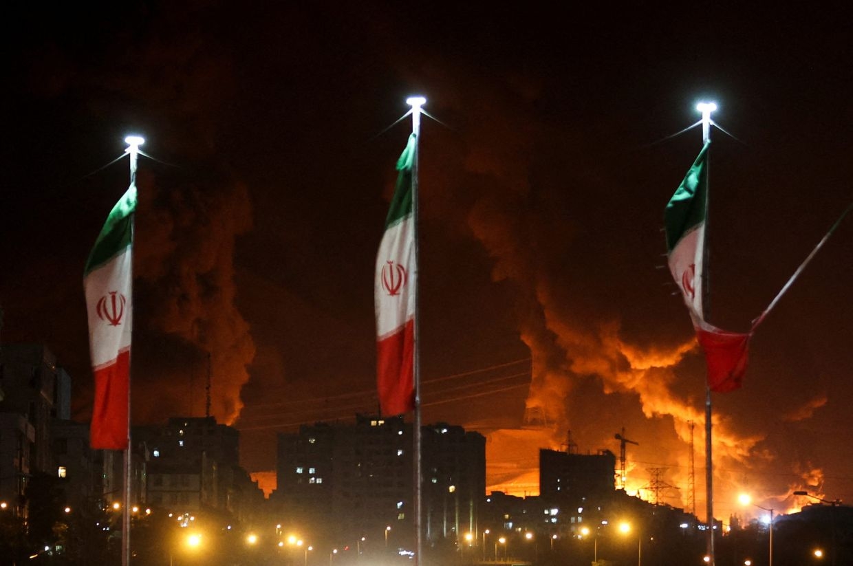 Iran does not want conflict with Israel to expand but will defend itself, foreign minister says