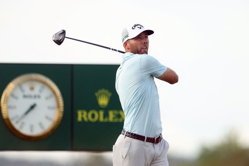 Golf-Burns takes one-shot lead over Scott and Spaun into final round at Oakmont