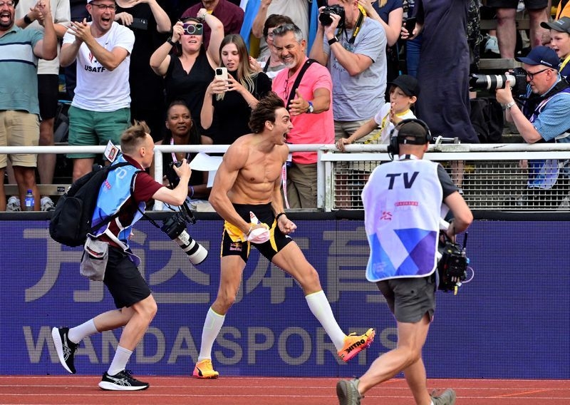 Athletics-Duplantis set for Bolt party to celebrate pole vault world record