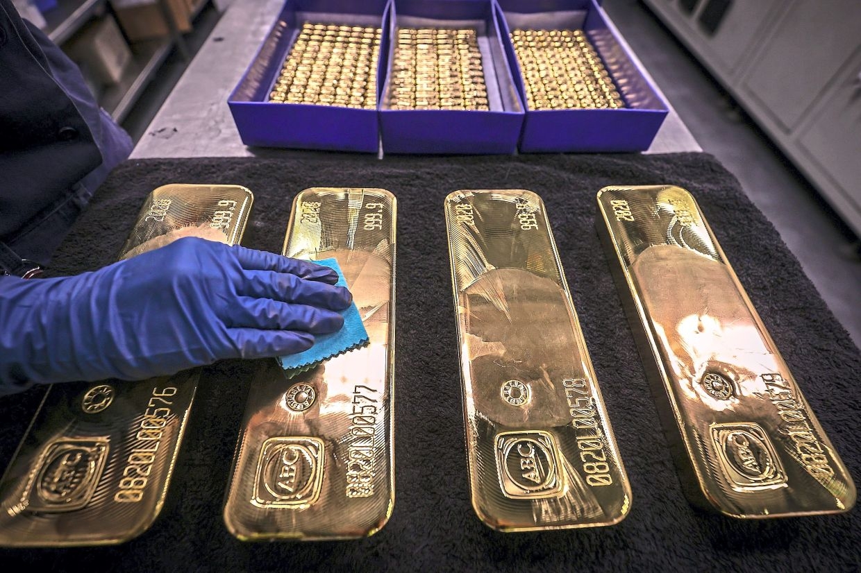 Gold prices retreat as traders secure profits after near 2-month high