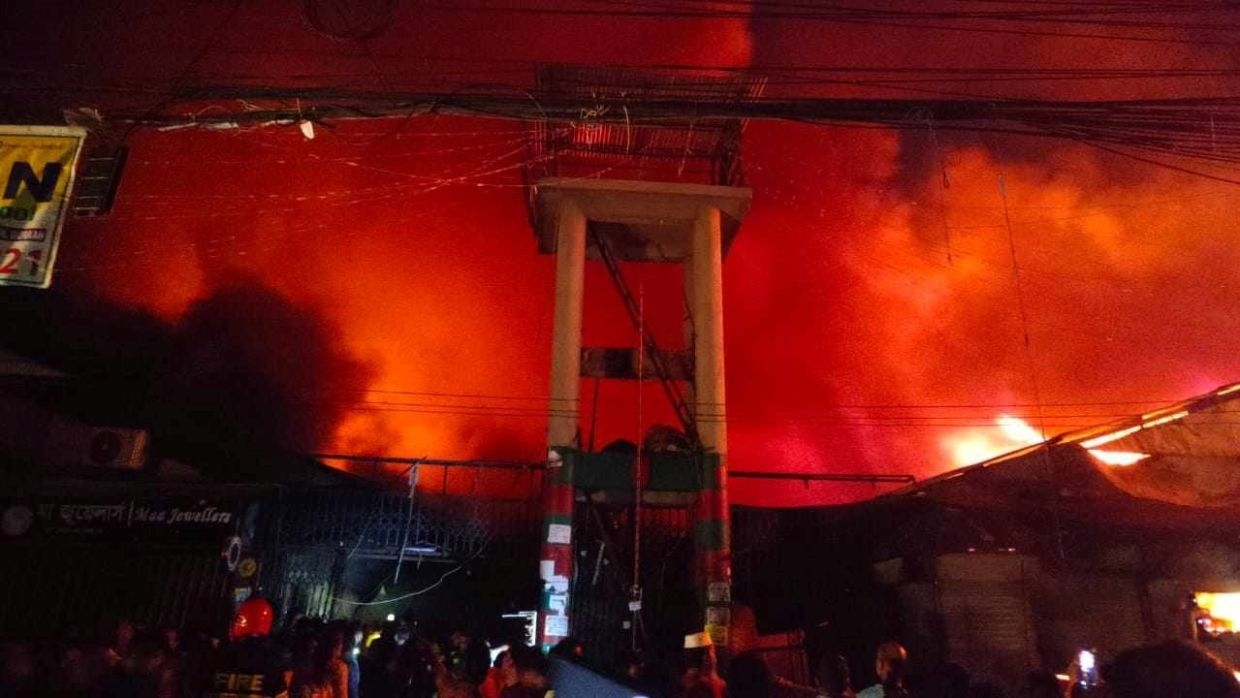 More than 1,300 shops gutted in devastating fire in India's Kolkata
