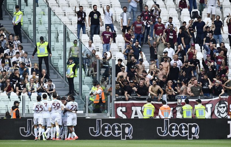 Soccer-Food poisoning throws Salernitana's relegation fight into turmoil