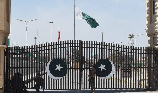 Pakistan shut borders with Iran amid rising Iran-Israel tensions