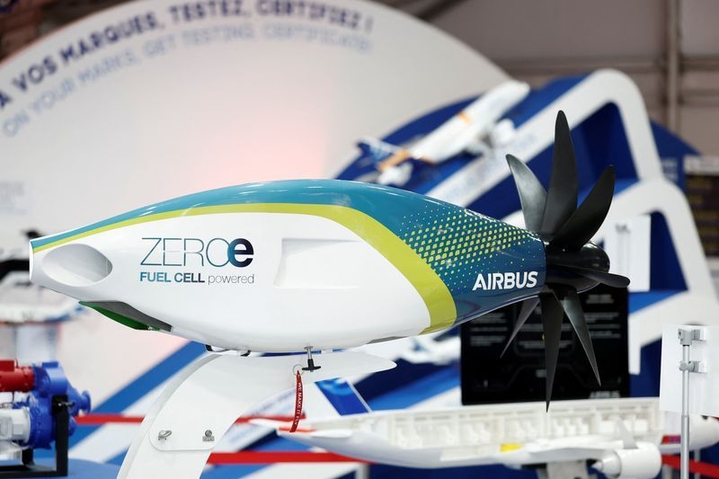 UK invests $340 million in clean tech for air travel