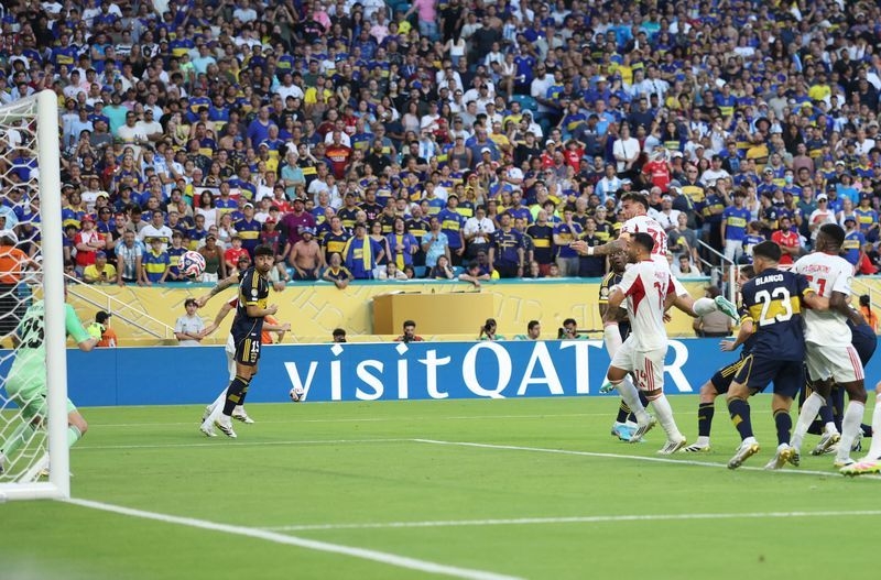 Soccer-Boca Juniors turn up the heat in Miami with Benfica draw