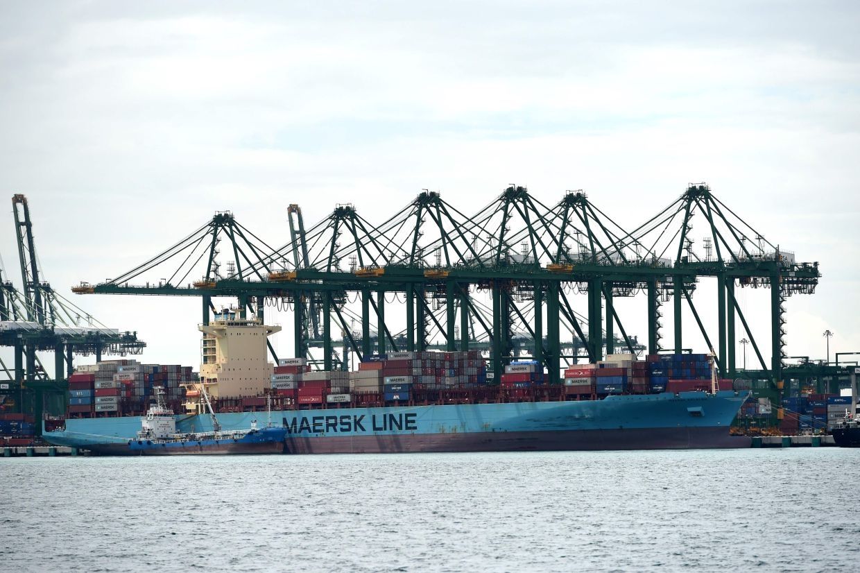 Singapore's exports unexpectedly fall 3.5% y-o-y in May