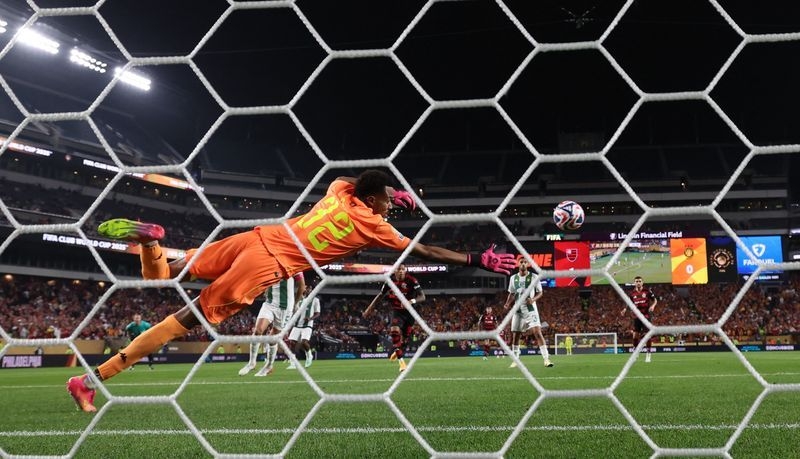 Soccer-Dominant Flamengo beat Esperance 2-0 at Club World Cup