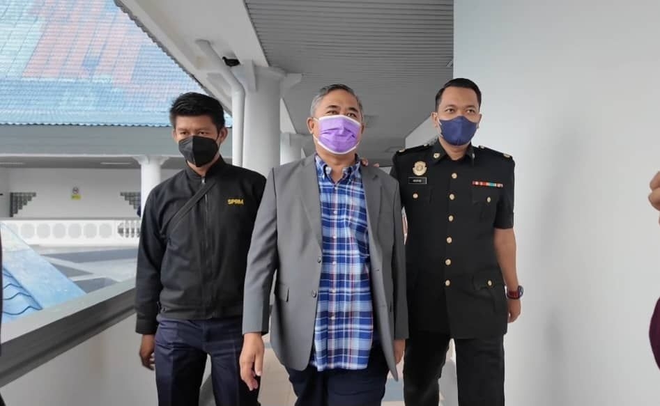 Former Melaka govt dept director claims trial to bribery, false claims charges