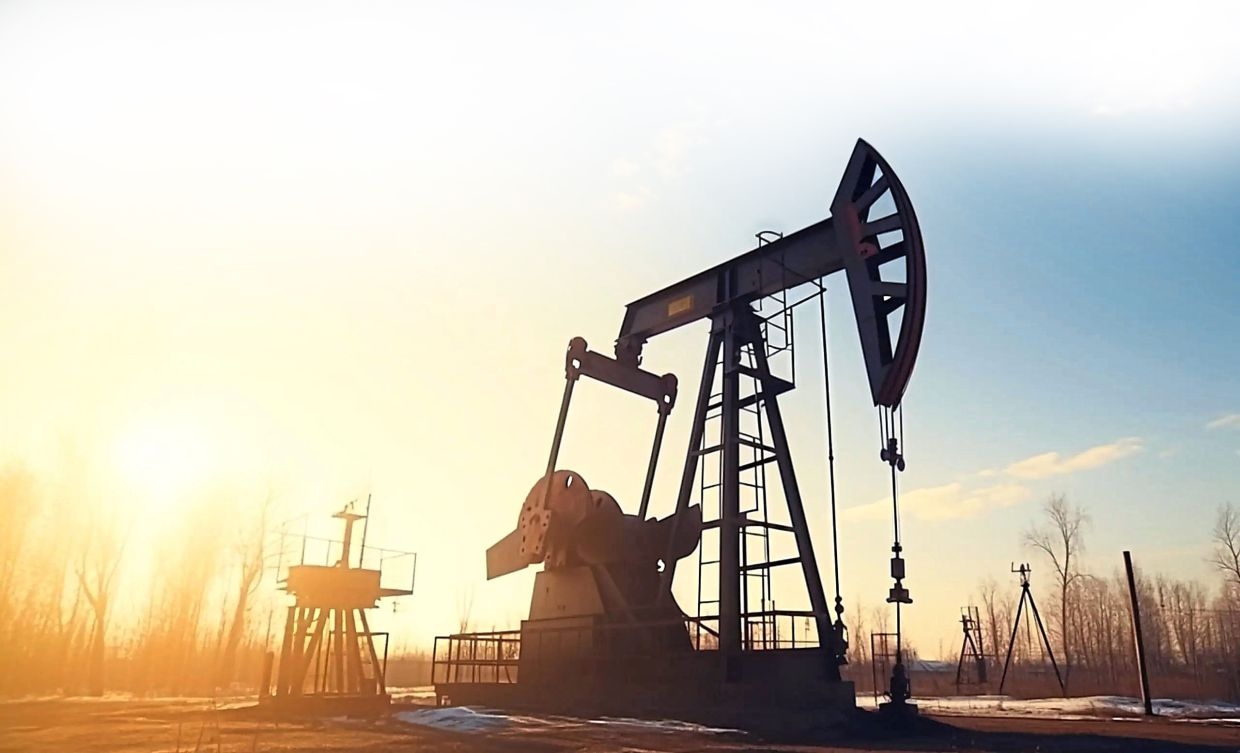 Oil rises as Iran-Israel conflict keeps floor under prices