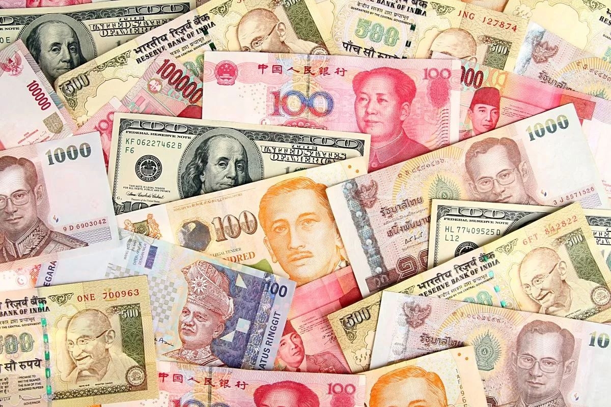 Asian currencies weaken on Middle East tensions; rate decisions in focus