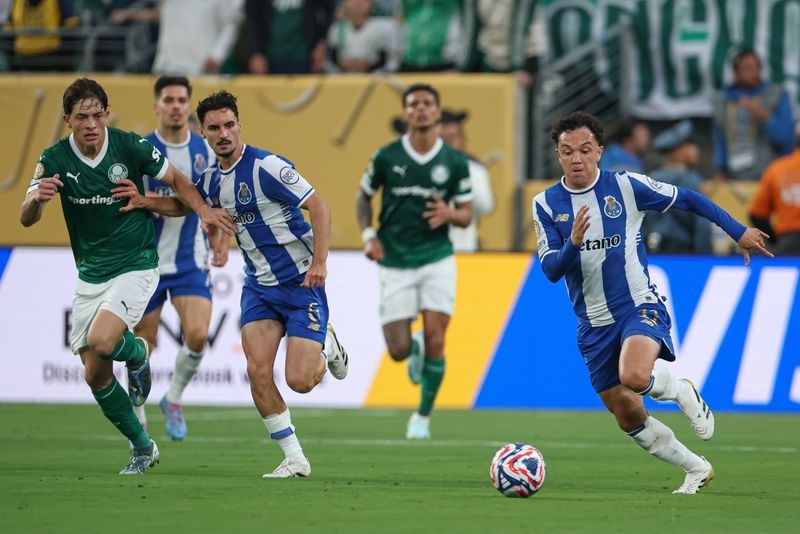 Soccer-Porto transfer targets did not want to play in Club World Cup, says Villas-Boas