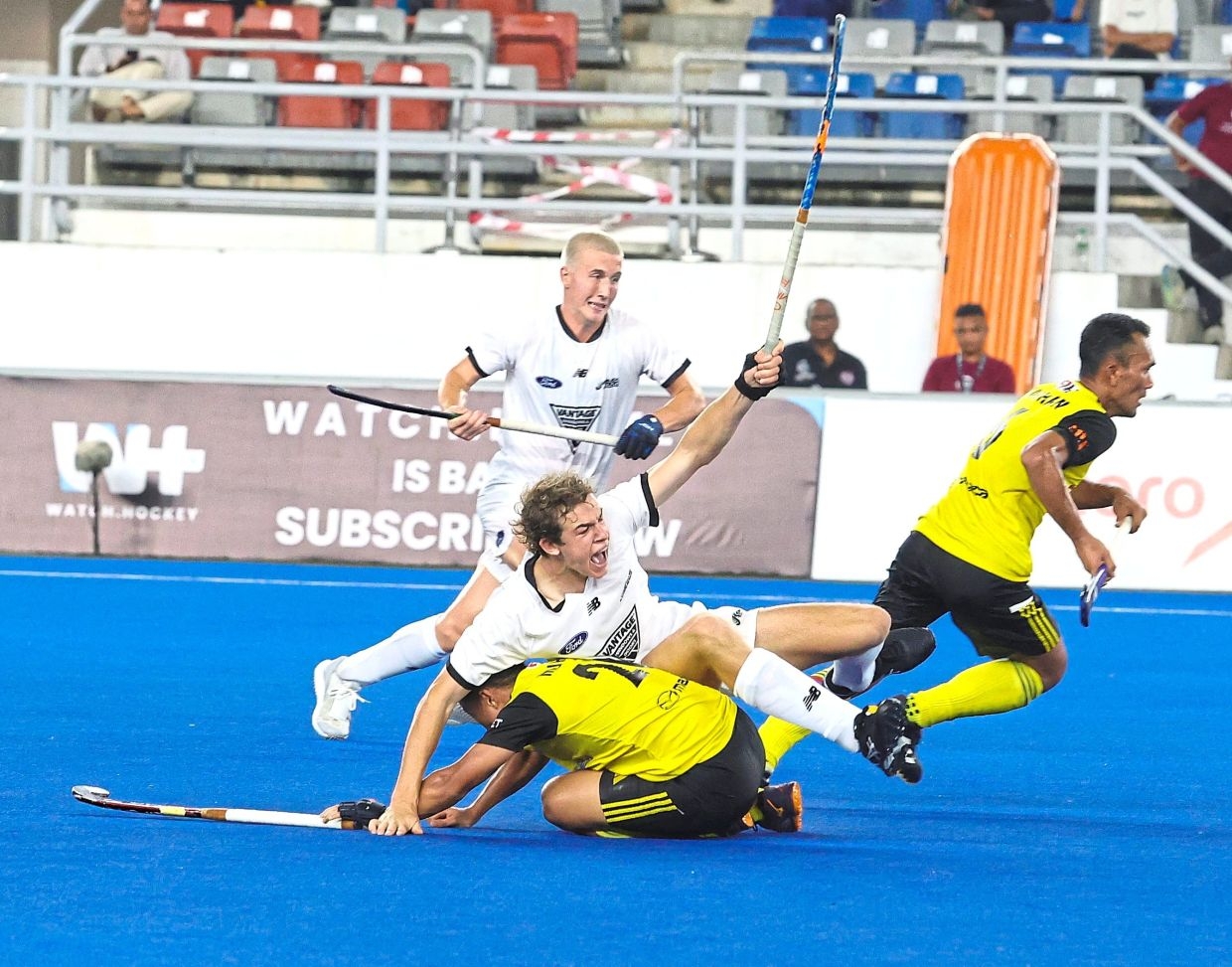 Sarjit's feeling blue over yellow card and collapse against Kiwis